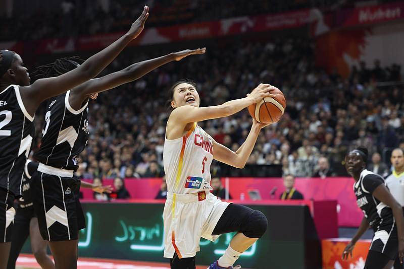 开云下载-大场面还得靠老将稳军心，王思雨17分率中国女篮力克南苏丹